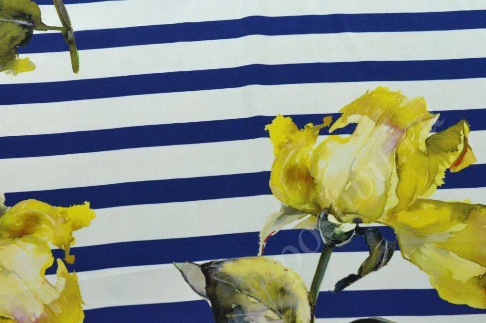 Ткань шелк в бело-синюю полоску и цветы
