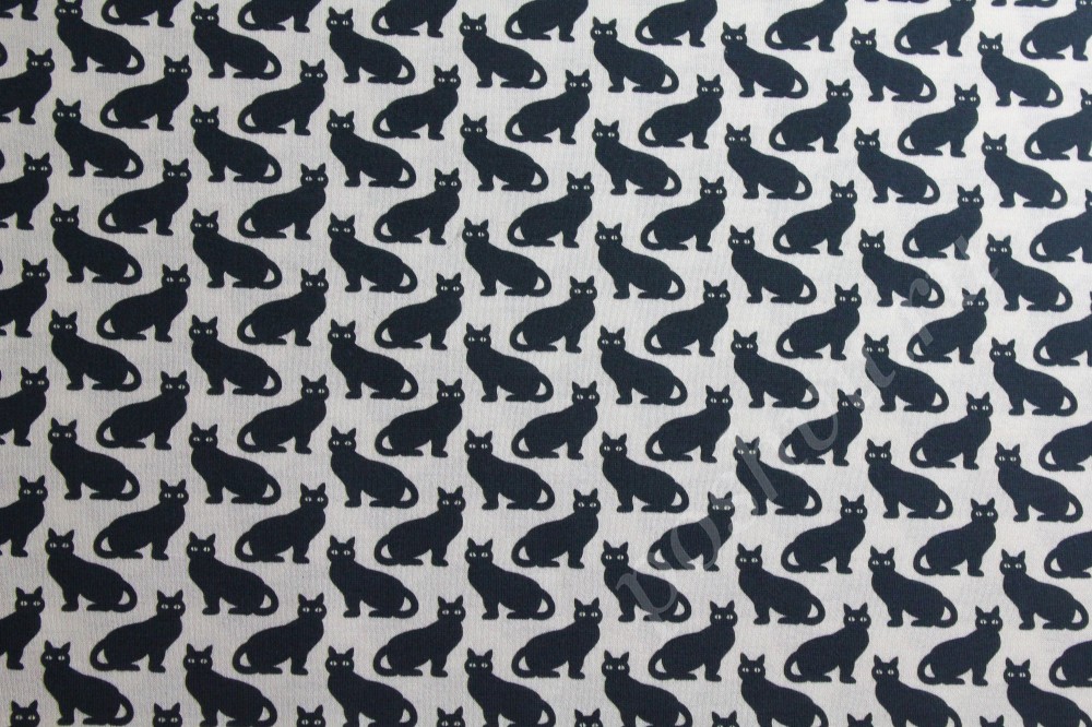 Ткань трикотаж кремового оттенка с черными котами