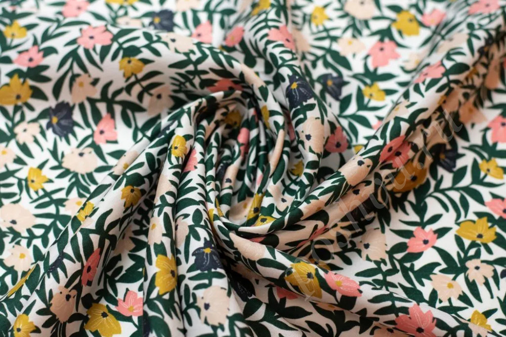 Блузочно-плательная ткань с рисунком "разноцветные цветы" на белом фоне