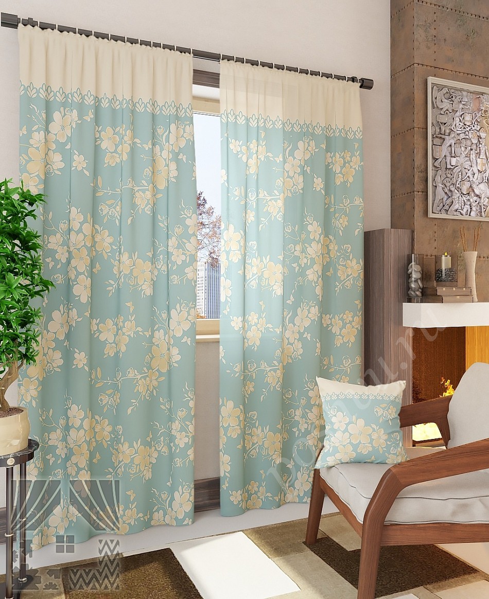 Лёгкий комплект штор в голубых тонах с флористическим принтом для гостиной или спальни