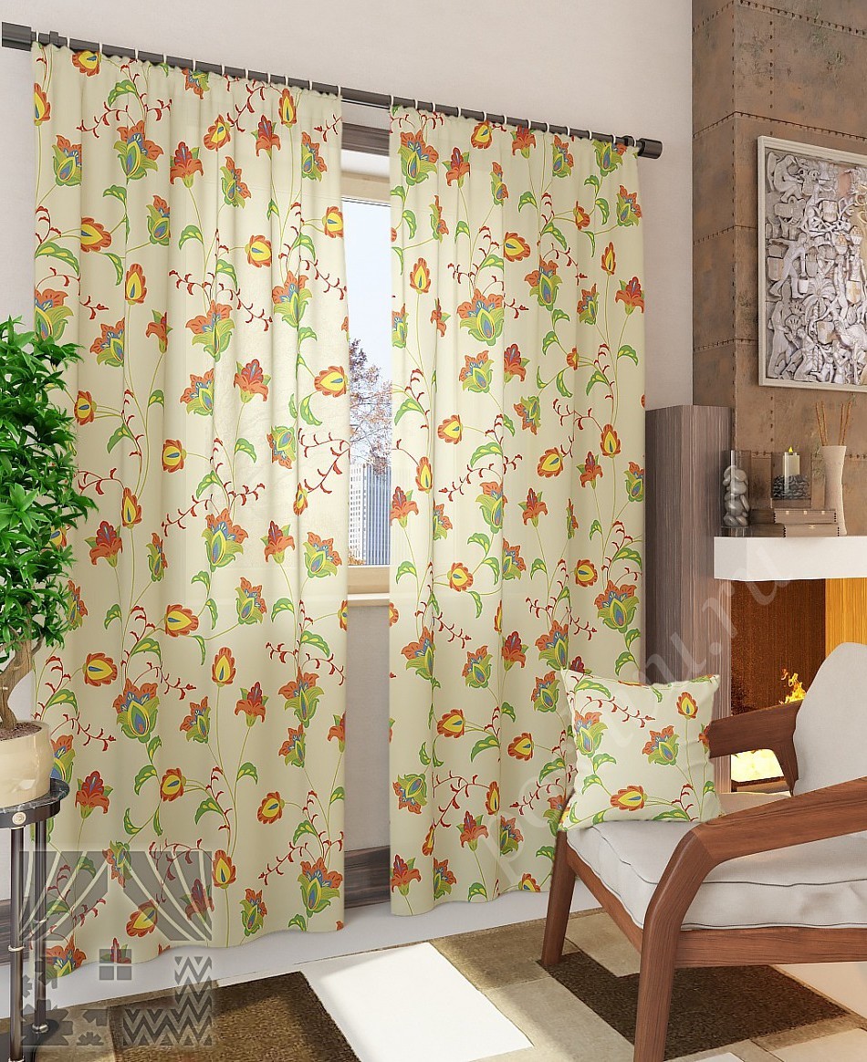 Яркий комплект готовых штор для гостиной с разноцветным флористическим принтом
