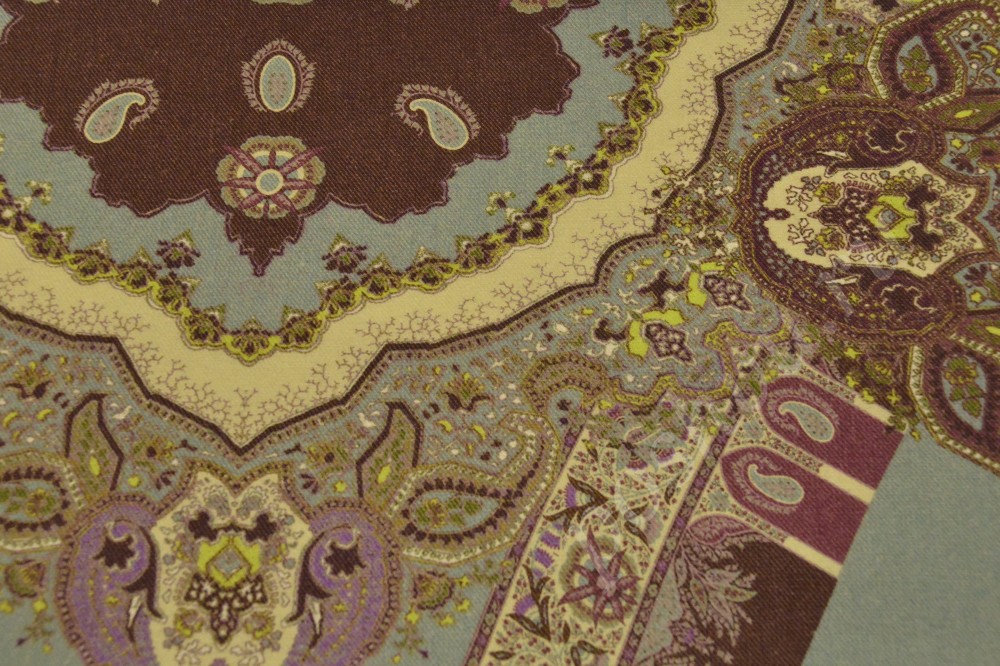 Плательная ткань с узором в арабском стиле
