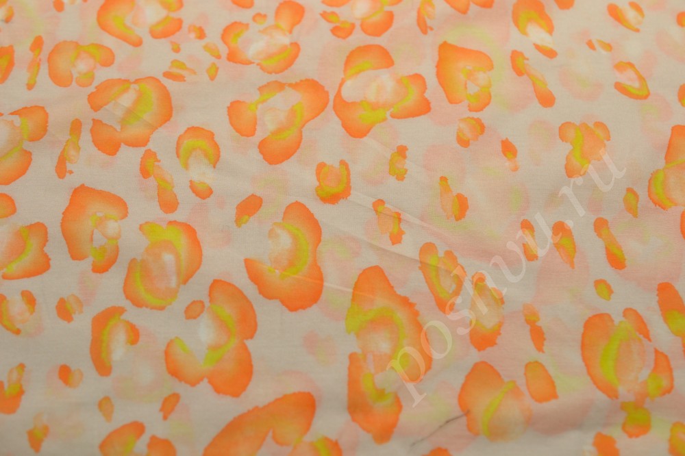 Ткань хлопок плательный белого оттенка в оранжевые пятна