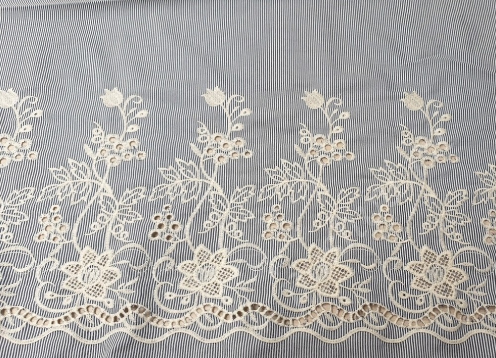 Рубашечная ткань в полоску с белой вышивкой