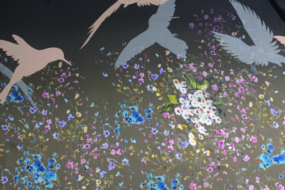 Ткань шелк серого оттенка с птицами и цветами