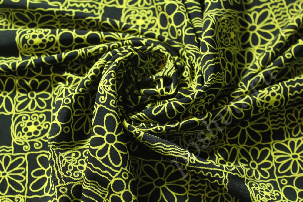Ткань трикотаж черного оттенка в цветочный узор желтого оттенка