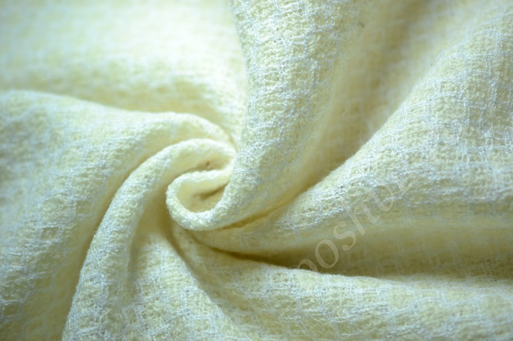 Костюмная ткань сливочного оттенка в вафельный узор