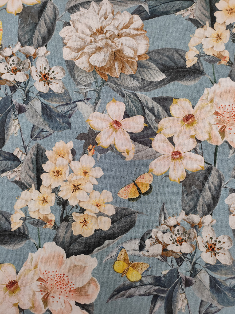 Портьерная ткань рогожка ROMANTIQUE бежевые цветы на голубом фоне (раппорт 58х58см)
