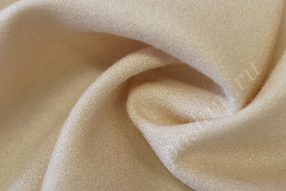 Шерстяная костюмная ткань оттенка слоновой кости