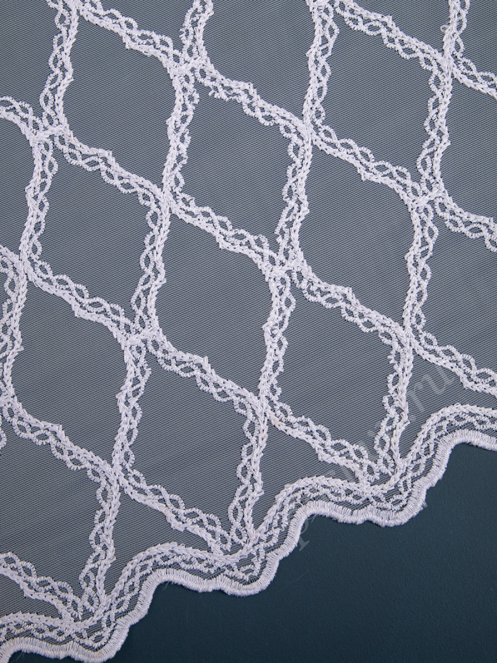 Тюль сетка ROI с вышивкой ромбами белого цвета (купон120см), выс.280см