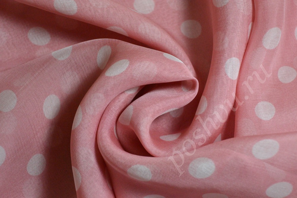 Шифоновая ткань розового цвета в белый горошек