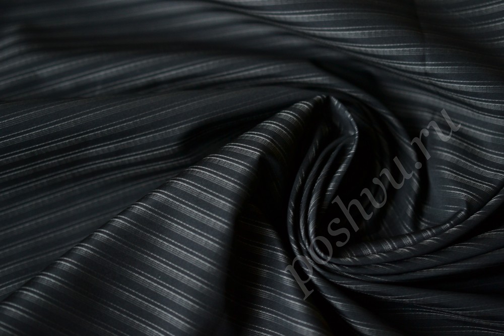 Ткань плащевая черного оттенка в фактурную полосу