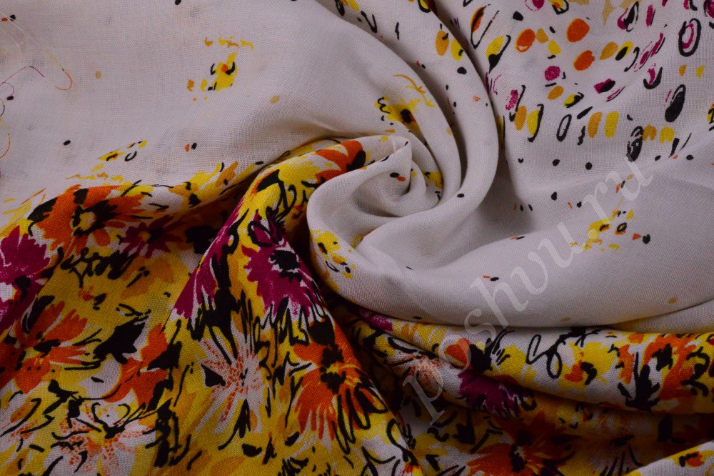 Ткань белый штапель с цветочным принтом