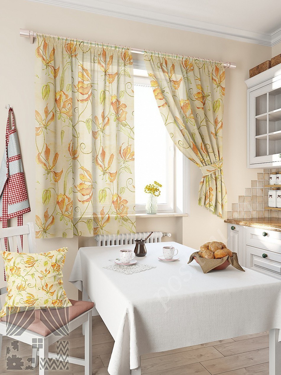 Комплект штор для кухни в пастельных тонах с цветочным принтом и подхватами в тон