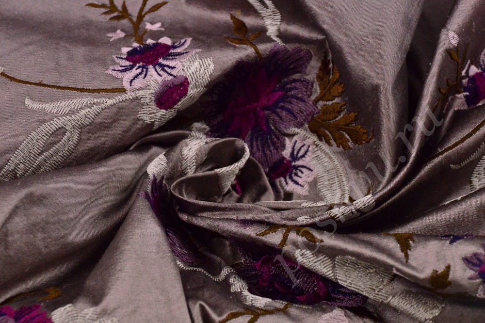 Соблазнительная шёлковая ткань с красивым цветочным принтом