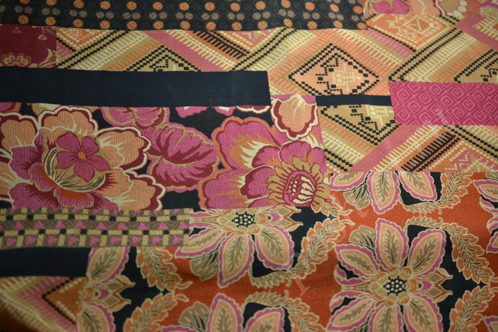 Ткань шелк в геометрический и цветочный узоры