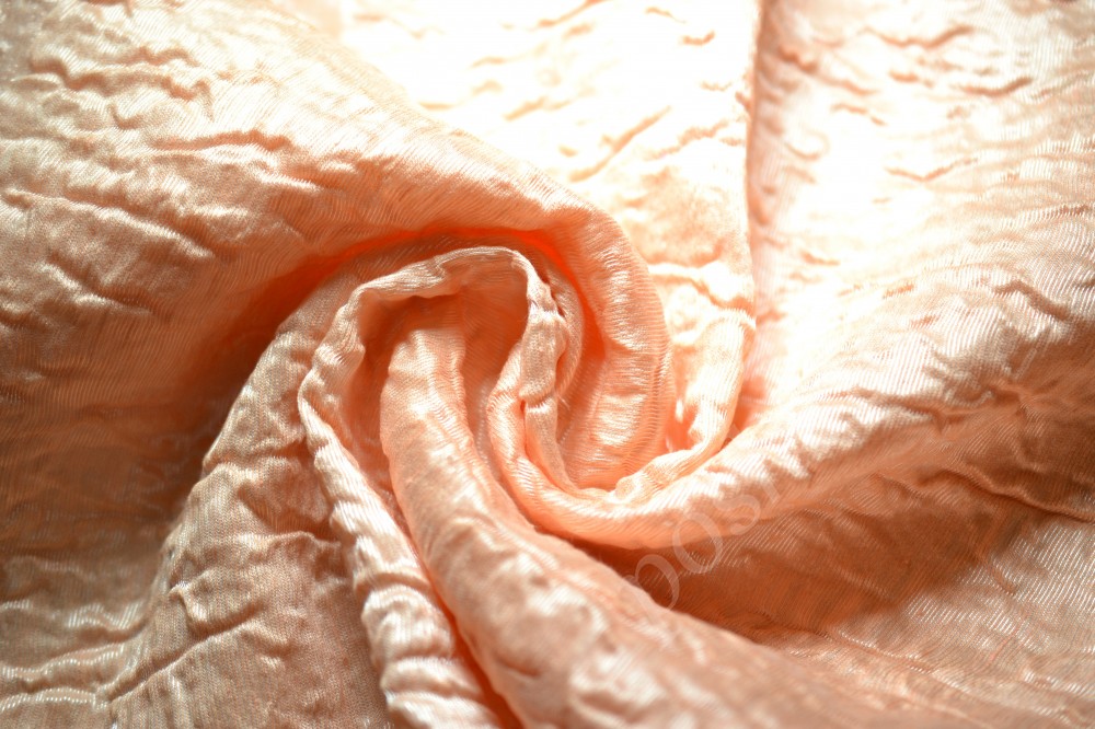Жаккардовая ткань персикового цвета в рельефный узор