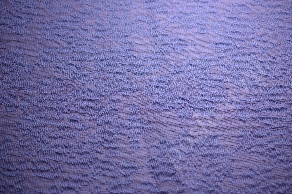 Шерстяная жаккардовая ткань фиолетового цвета в орнамент