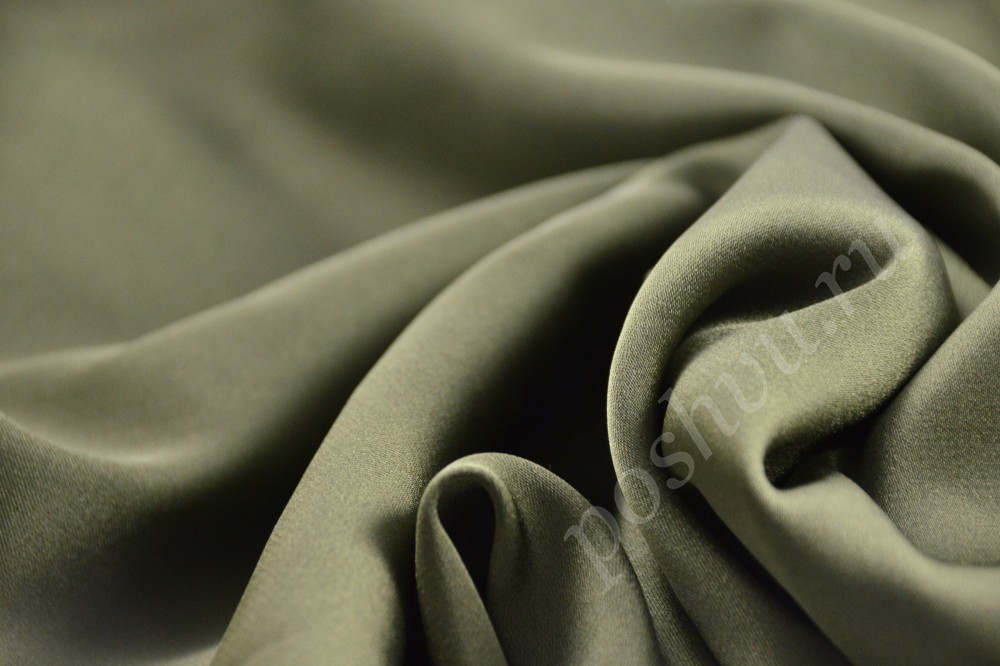 Темно-зеленая шелковая ткань в лаконичном однотонном дизайне