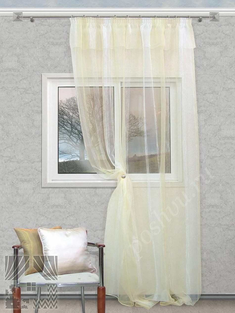 Интересный тюль с широкими нежно-желтыми вертикальными полосами для гостиной или спальни