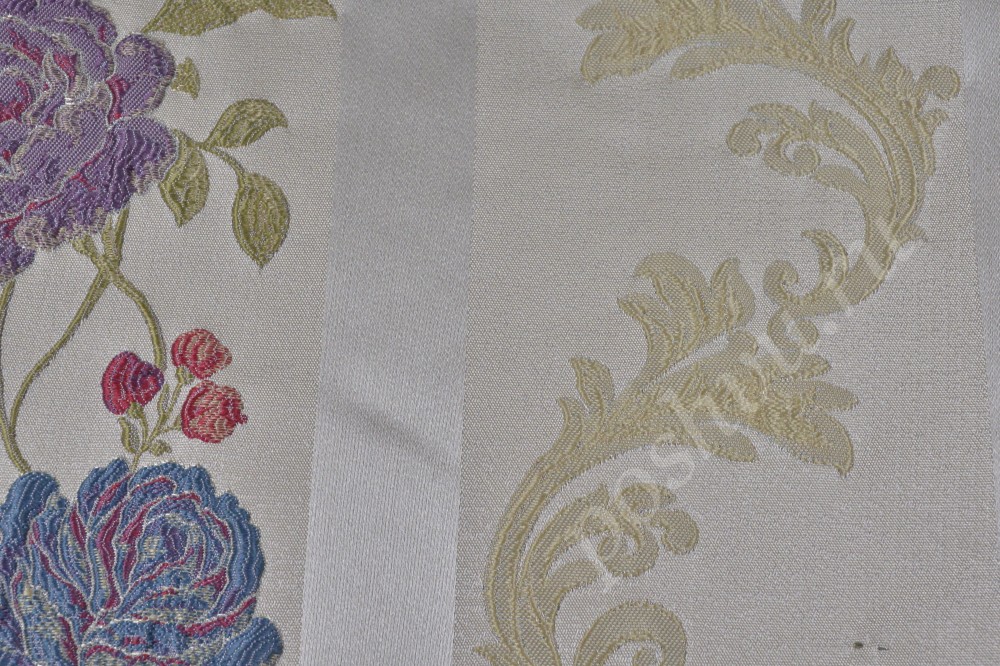 Ткань для мебели жаккард светлого оттенка с крупными розами