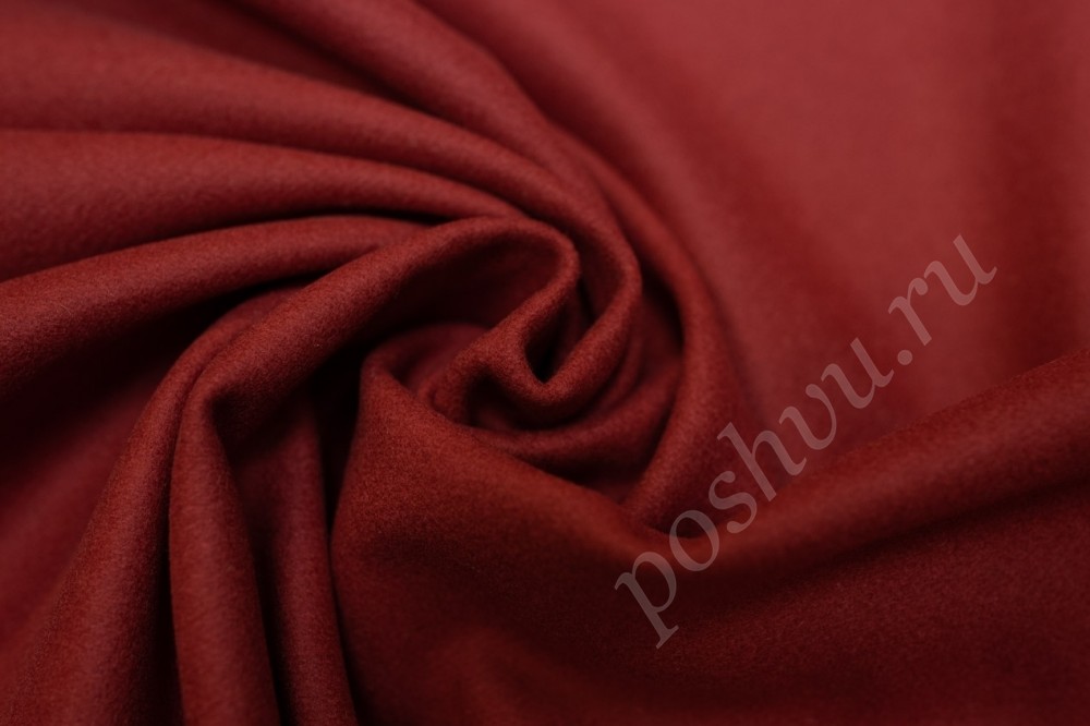 Пальтовая шерстяная ткань бордово-малинового цвета