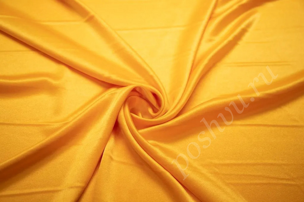 Плательная атласная ткань Кади золотисто-желтого цвета (263г/м2)