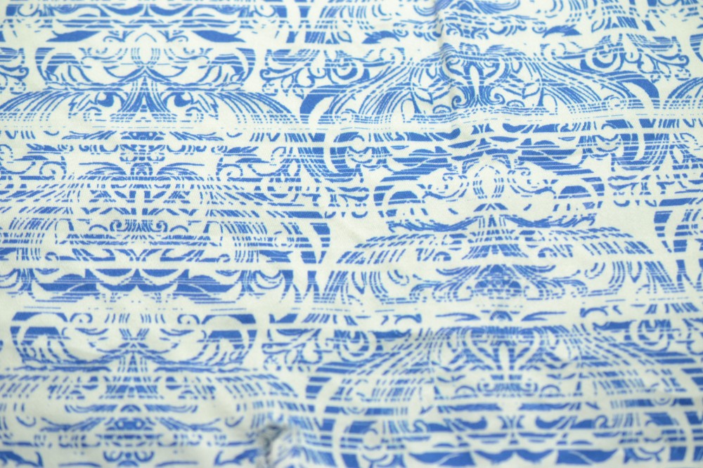 Ткань Хлопок плательный белого оттенка в голубой узор