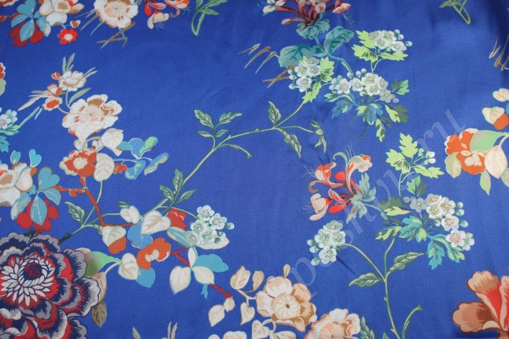 Вискозный атлас синего цвета с цветами