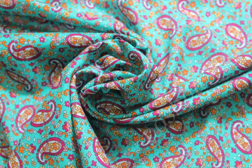 Ткань сорочечная бирюзового цвета в огуречный узор