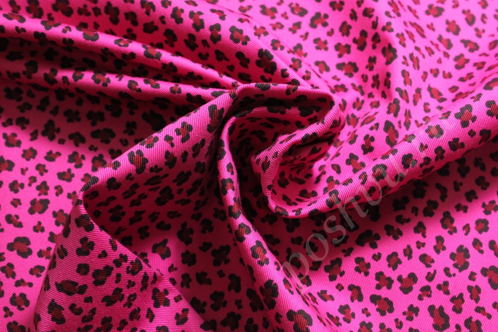 Сорочечная ткань малинового цвета в черно-бордовых пятнах