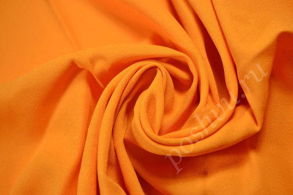 Креповая ткань ярко-апельсинового оттенка
