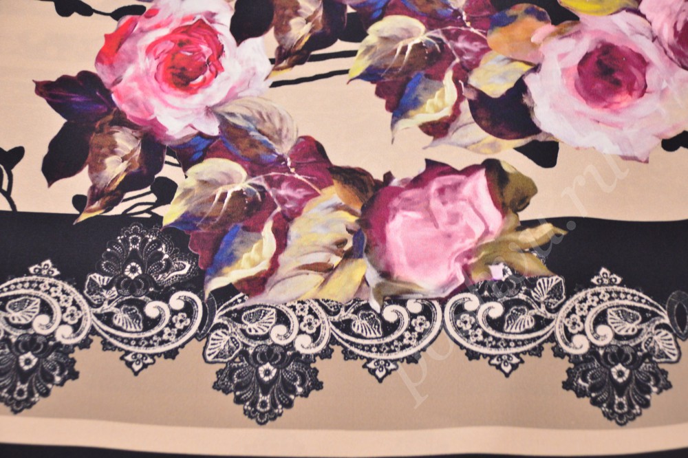 Нежная шёлковая ткань с оригинальным принтом из роз красивого пастельного оттенка