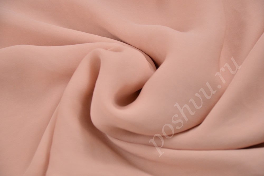 Тонкая шёлковая ткань в нежно-розовом цвете без узоров