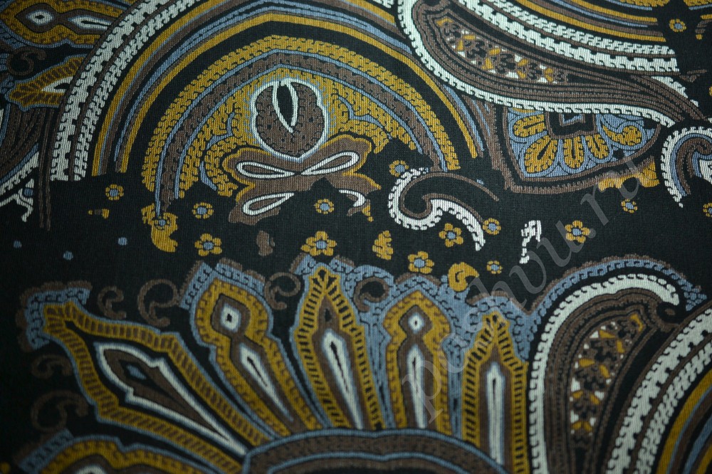Ткань джерси черного оттенка в коричнево-синий узор