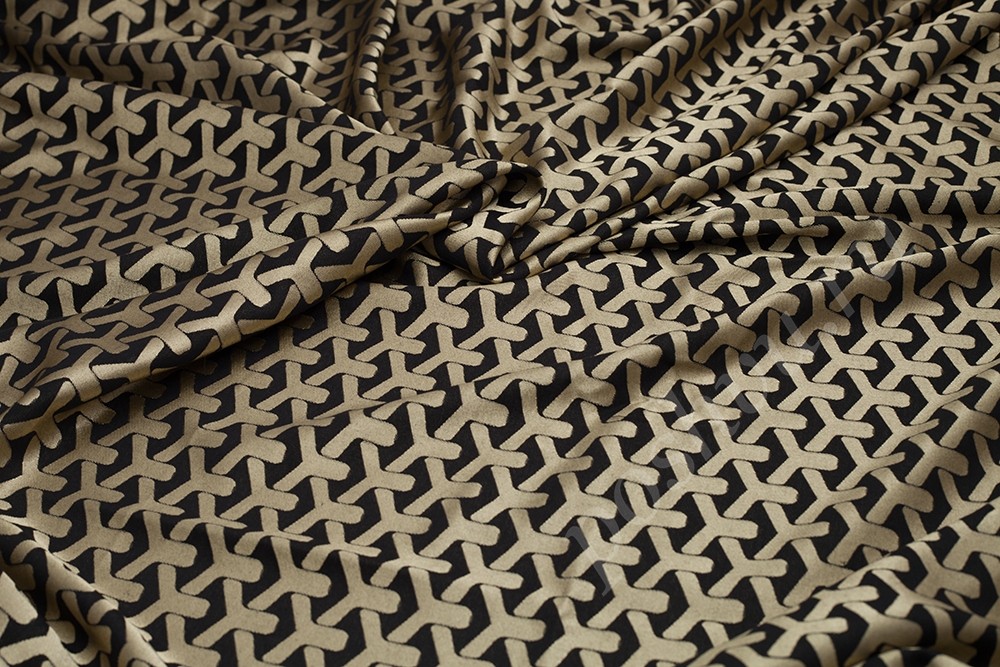 Жаккардова ткань черно-бежевого оттенка с геометрическим принтом