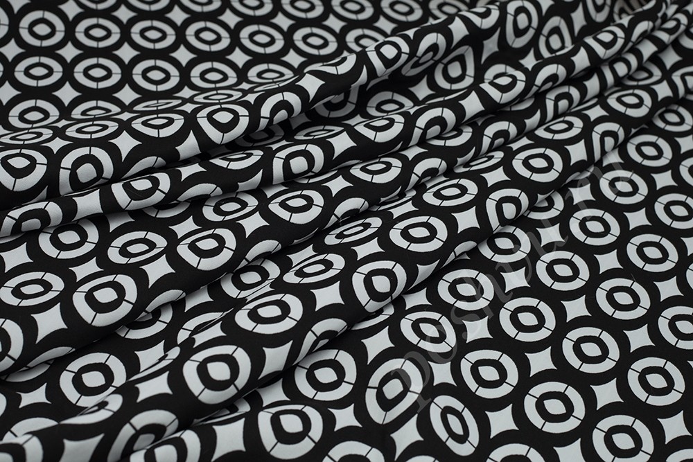 Жаккардовая ткань черно-белого оттенка с геометрическим узором