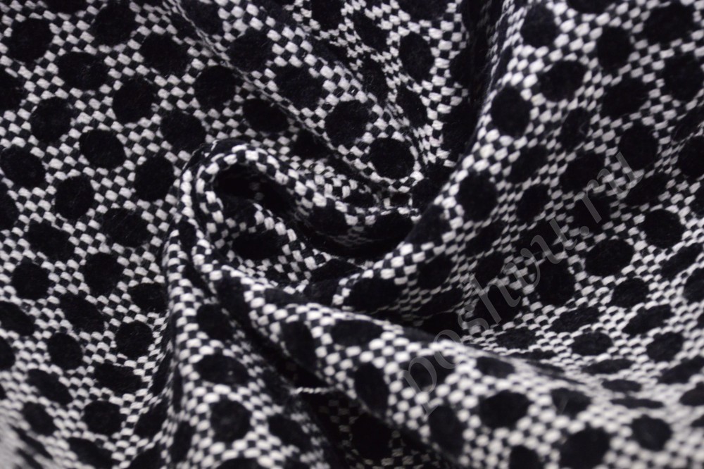 Черно-белая пальтовая ткань с крупный горох черного цвета