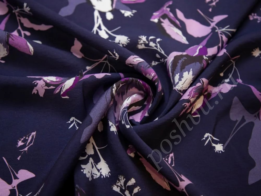 Плательная ткань с сине-фиолетовыми цветами (92г/м2)