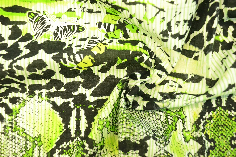 Сорочечная ткань с чёрно-бело-зелёным анималистическим принтом