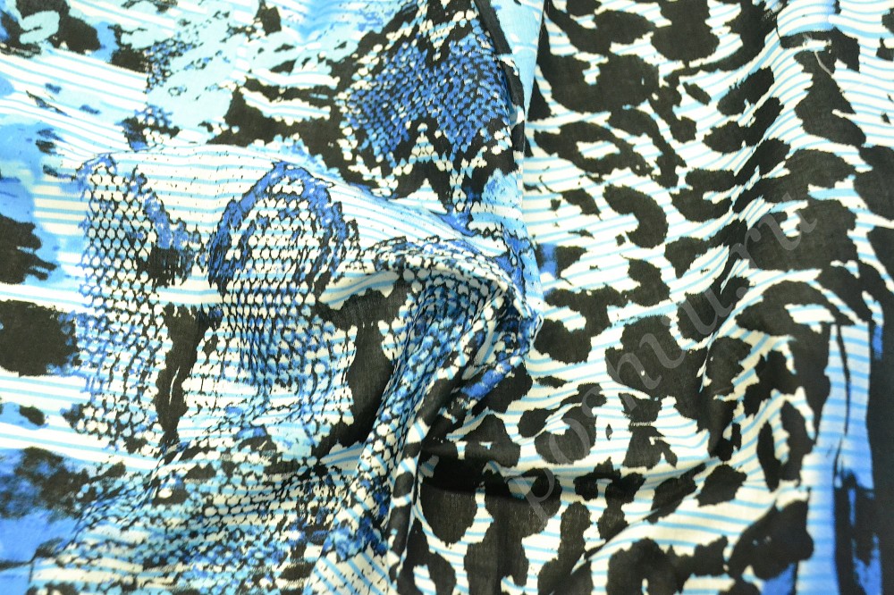 Сорочеченая ткань с анималистическим узором в синем, чёрном и белом цвете