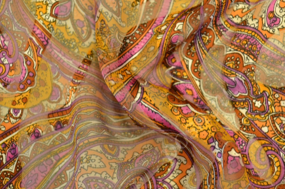 Ткань деворэ в розово-оранжевом оттенке с орнаментом