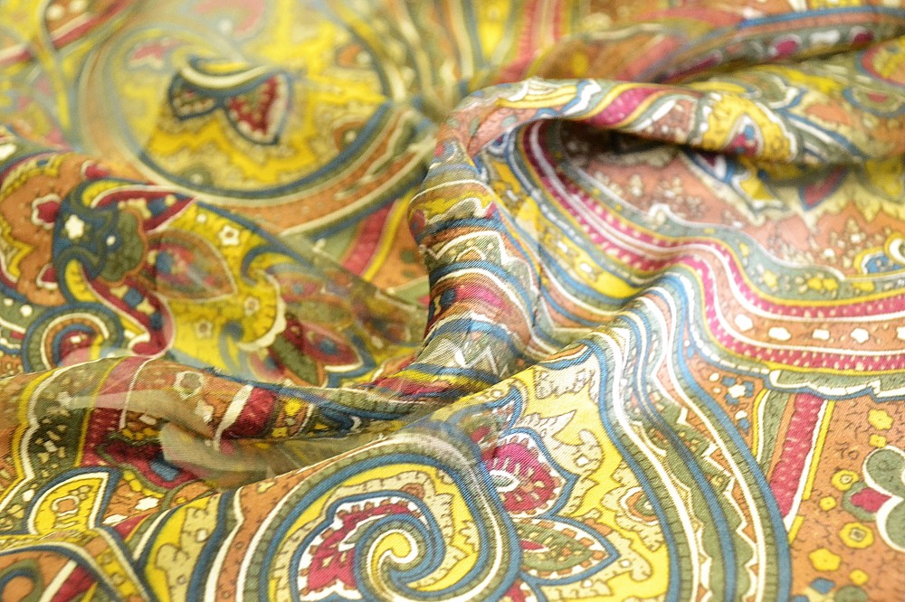 Ткань деворэ желтого оттенка с орнаментом