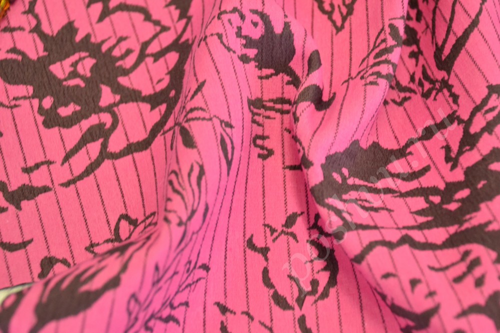 Ткань жаккард розового оттенка с цветочным принтом