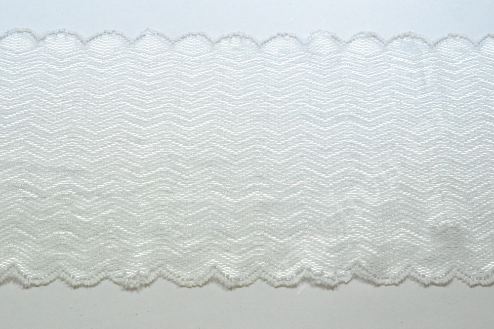 Кружевная ткань белого цвета с зигзагообразными волнами