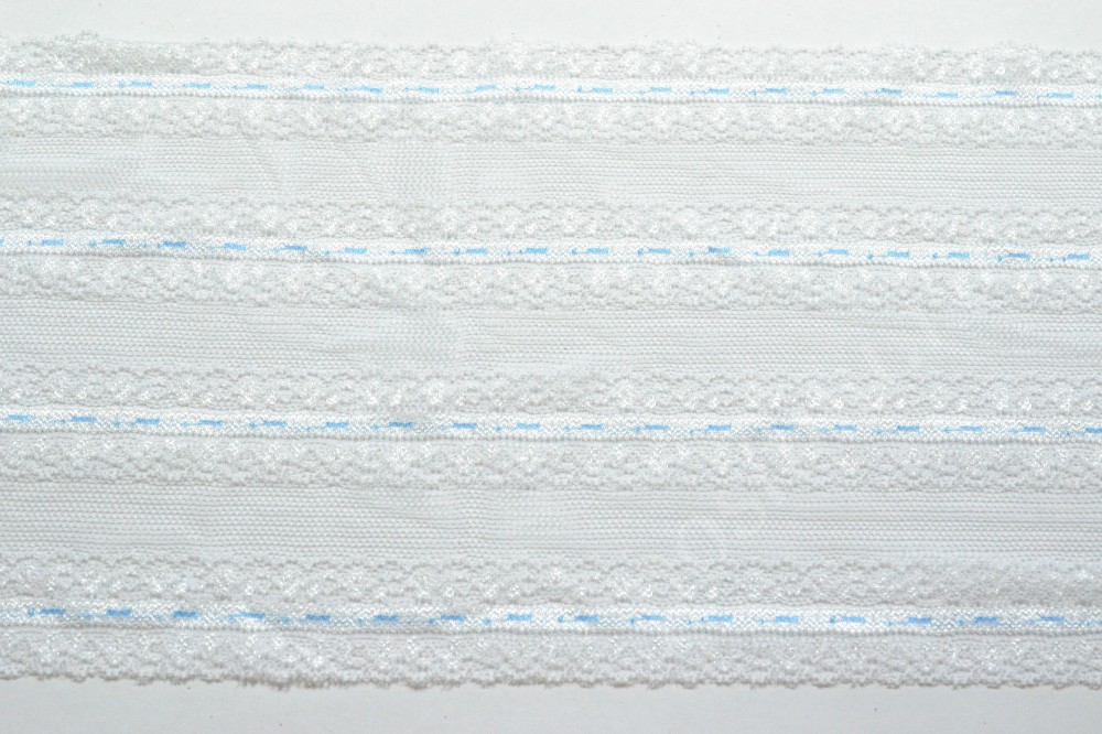 Кружевная ткань белого цвета с голубыми полосками