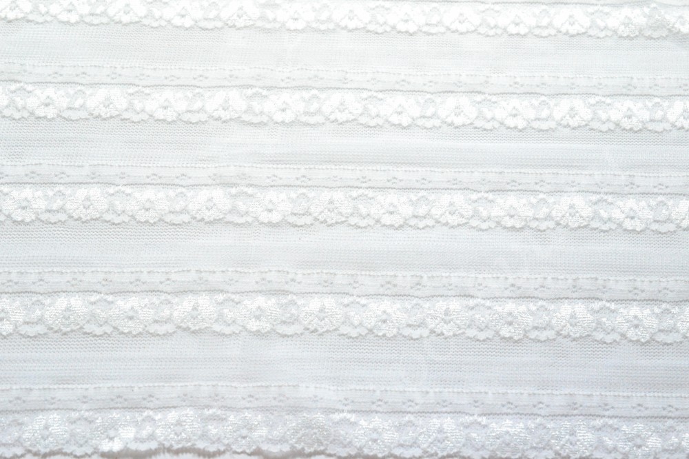 Ткань кружево стрейч белого цвета с ажурными цветами