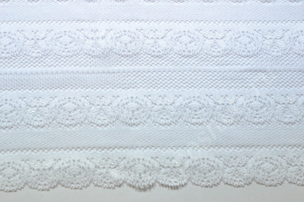 Ткань кружево белого цвета с орнаментом