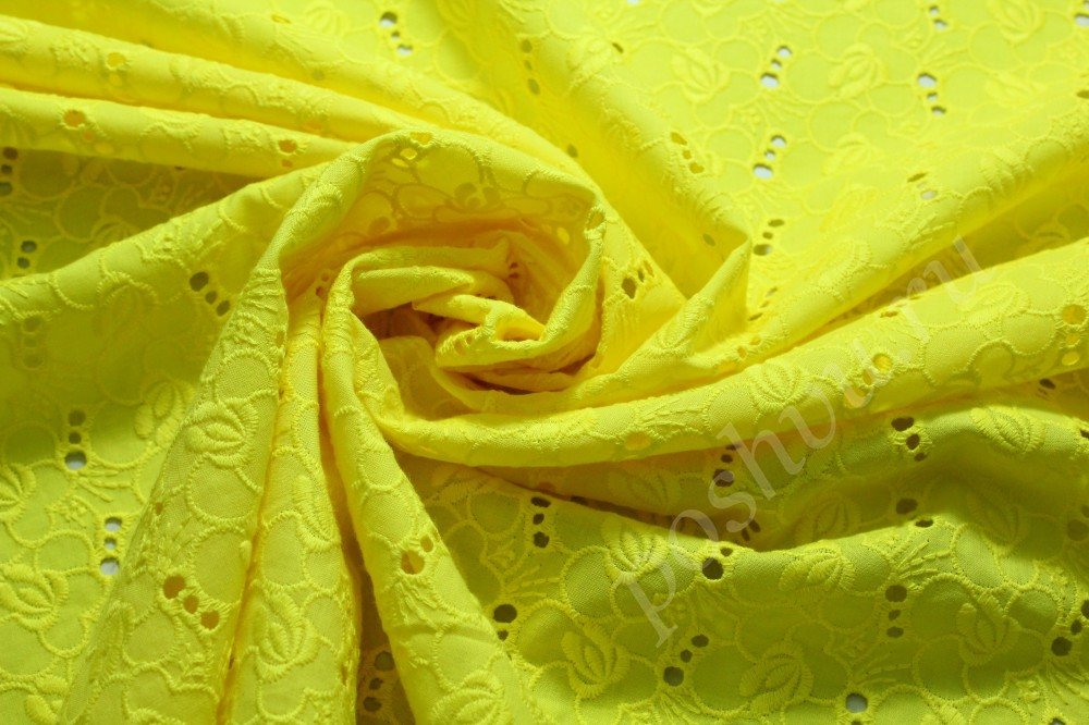 Ткань плательно-костюмная из хлопка желтого цвета с ажурным шитьем
