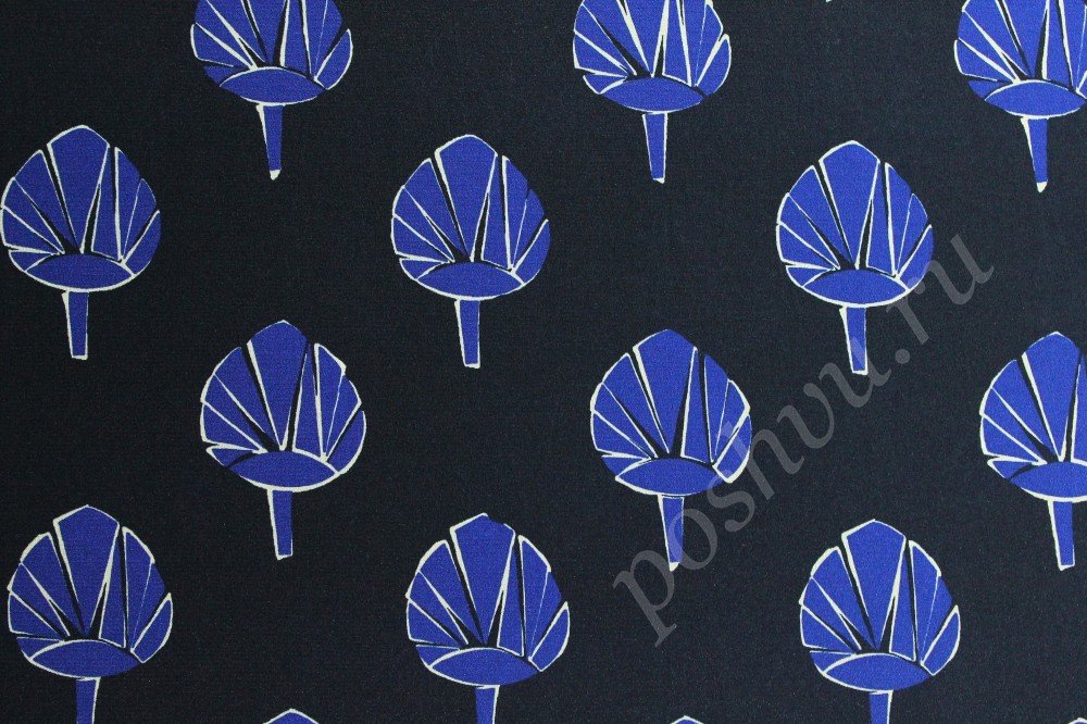 Ткань шелк черного оттенка в синие листочки